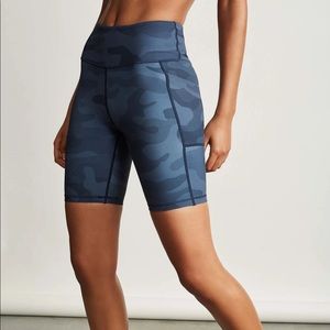 LILYBOD CAMO BIKER SHORT SZ XS